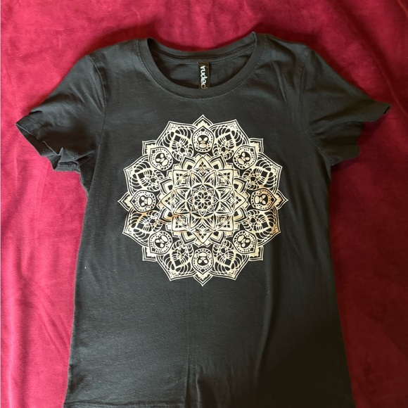 3 for $12. Medium black tee with white mandala - Picture 1 of 4